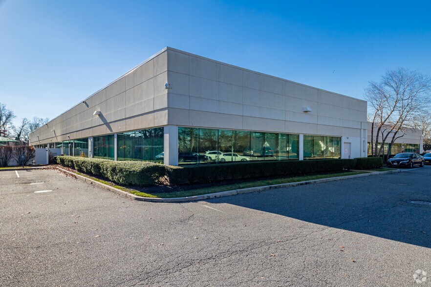 More Photos Of 1860 Walt Whitman Rd, Melville Office For Lease