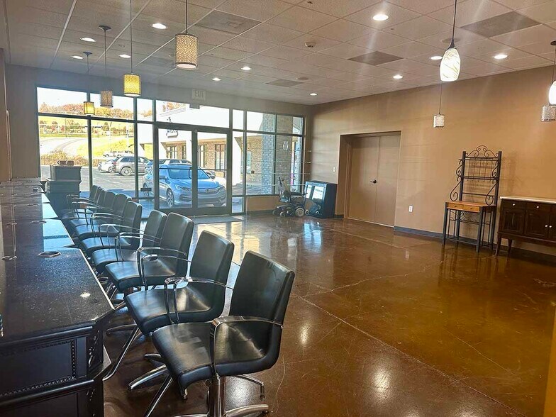 More Photos Of 3966 Bristol Hwy, Johnson City Freestanding For Sale