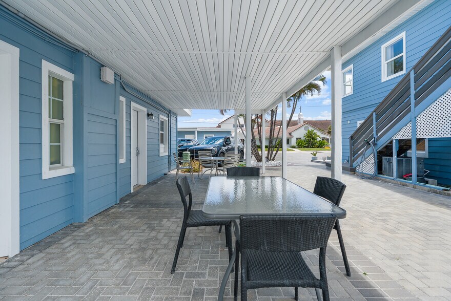 More Photos Of 602 Poinsettia Ave, Clearwater Beach Hotel For Sale
