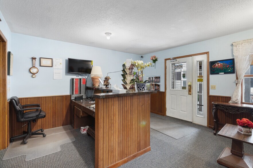 More Photos Of 4712 220th Trl, Amana Hotel For Sale