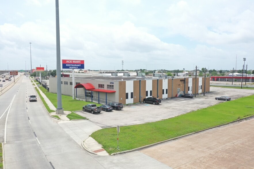 More Photos Of 6700 Gulf Fwy, Houston Flex For Sale
