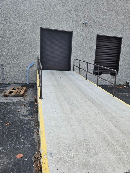 More Photos Of 600-636 SW 12th Ave, Deerfield Beach Light Manufacturing For Lease