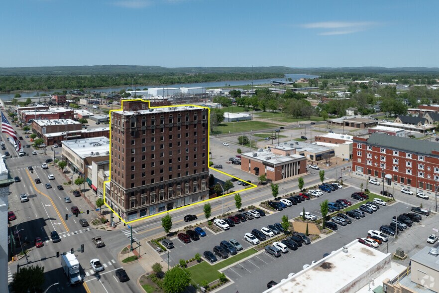 More Photos Of 523 Garrison Ave, Fort Smith Office For Sale