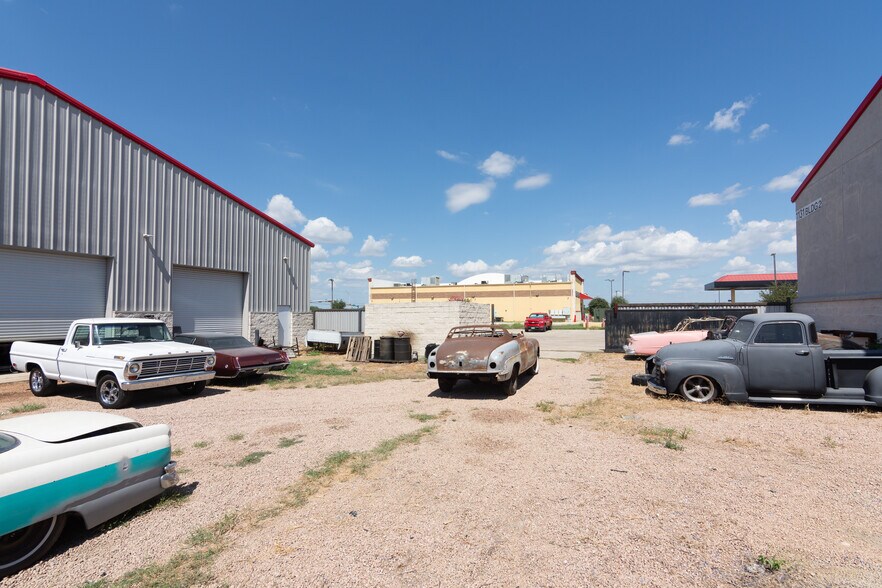 More Photos Of 1131 S Loop 4, Buda Warehouse For Lease