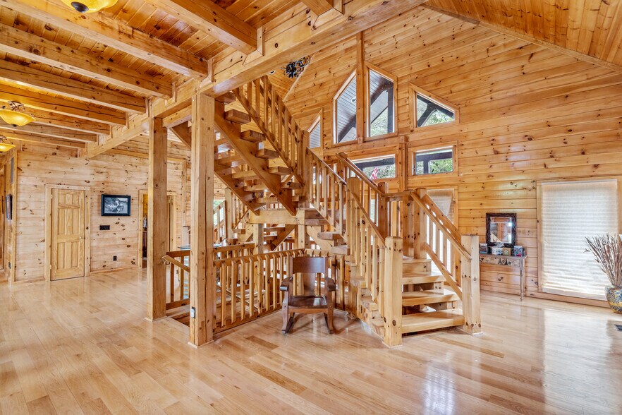 More Photos Of 11501 Popes Head Rd, Fairfax Garden Center For Sale