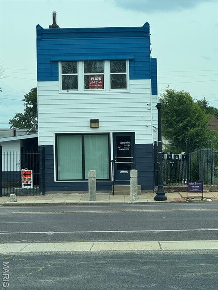 More Photos Of 7950 N Broadway, Saint Louis General Retail For Lease
