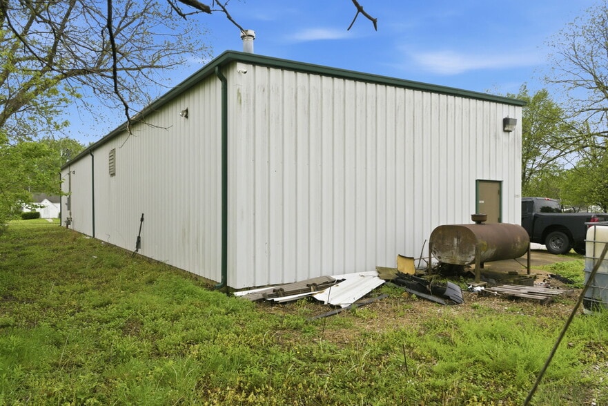 More Photos Of 1525 E Florida St, Springfield Auto Repair For Sale