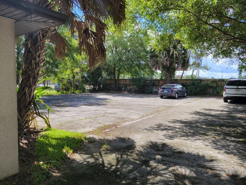 More Photos Of 6216 Sauterne Dr, Jacksonville Freestanding For Sale