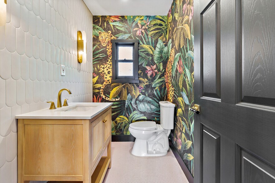 More Photos Of 1204 N Ross St, Santa Ana Office For Lease