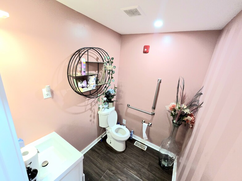 More Photos Of 4087 1/2 Lancaster Ave, Philadelphia Storefront Retail Residential For Lease