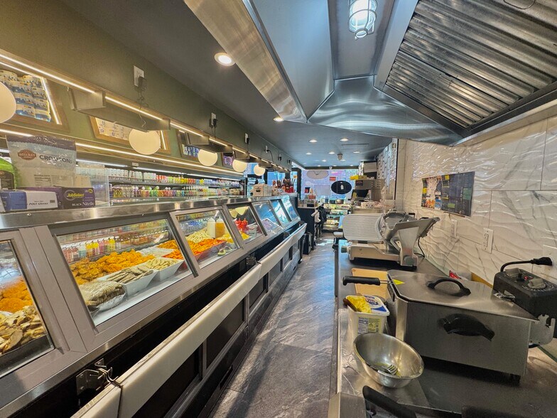 More Photos Of 322 Union Ave, Brooklyn General Retail For Sale