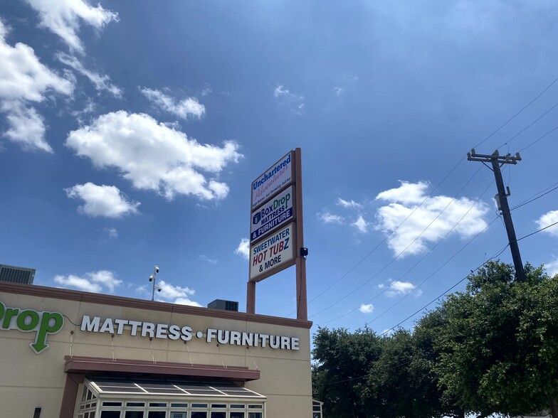 More Photos Of 13902-13920 N IH 35, San Antonio Unknown For Lease