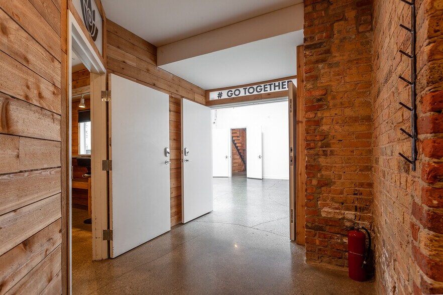 More Photos Of 2425 W 14th St, Chicago Loft Creative Space For Lease