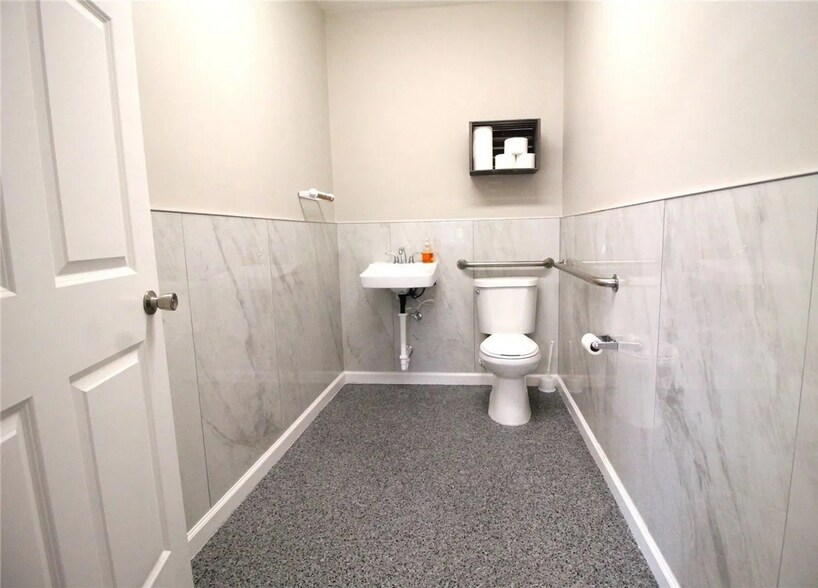 More Photos Of 114 W Myers Blvd, Mascotte Industrial For Sale