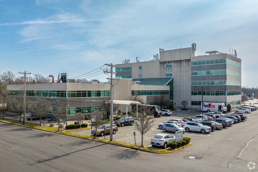 More Photos Of 865 Merrick Ave, Westbury Coworking Space