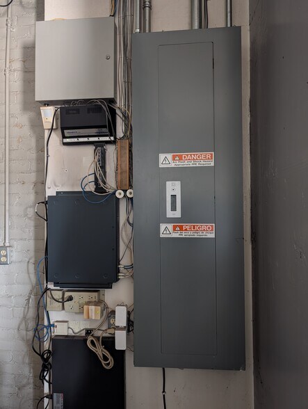 More Photos Of 400 Blackburn St, Ripon Specialty For Sale