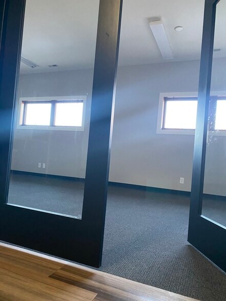 More Photos Of 6201 S 58th St, Lincoln Office For Lease