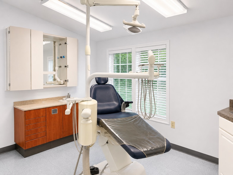 More Photos Of 993 Anderson Hwy, Cumberland Office For Sale