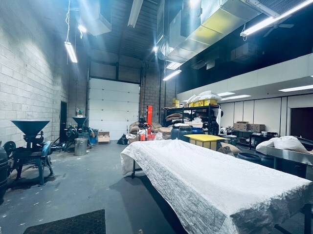 More Photos Of 1380 Hopkins St, Whitby Showroom For Lease