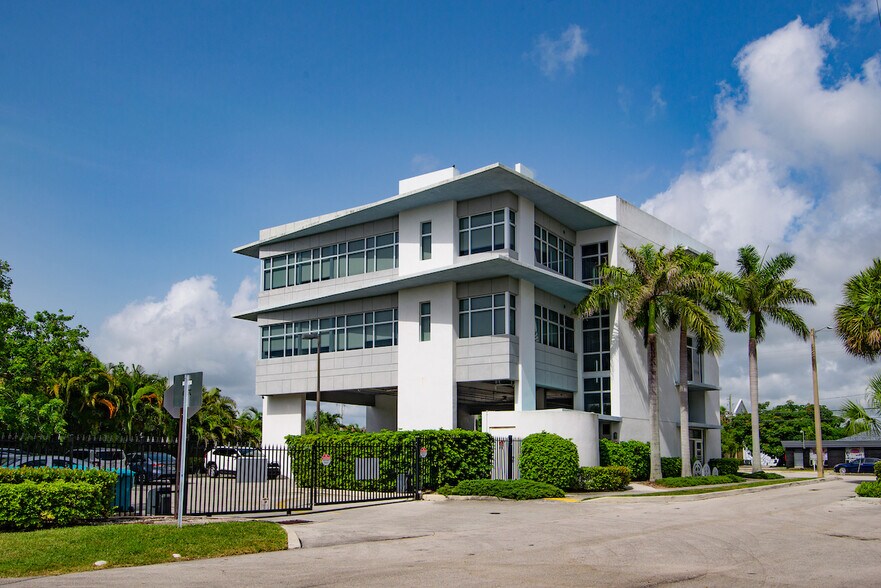 More Photos Of 3330 S Federal Hwy, Boynton Beach Medical For Lease