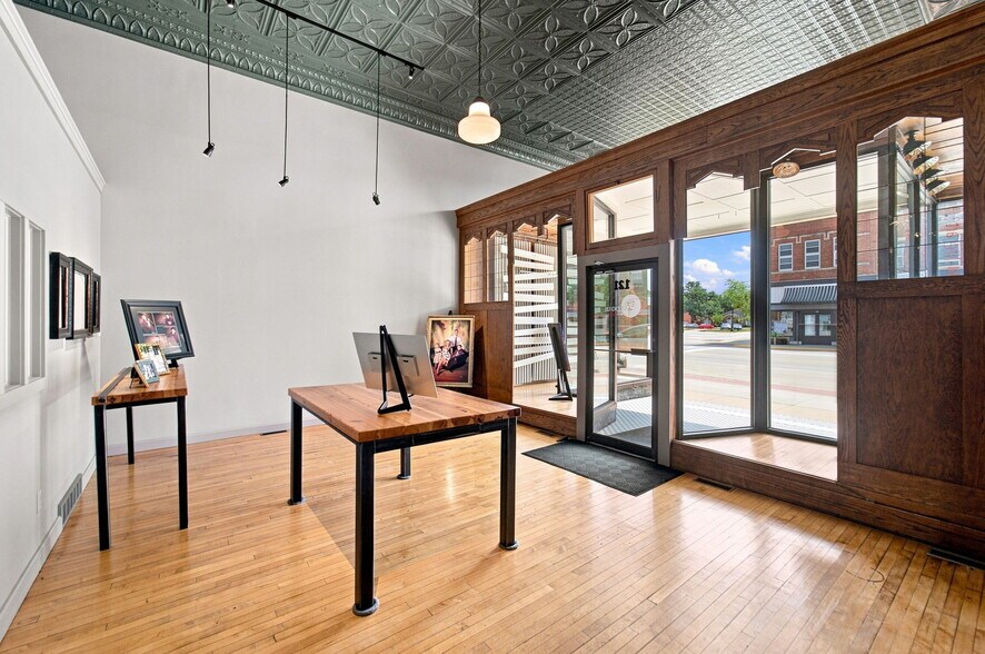 More Photos Of 121 E Bremer Ave, Waverly General Retail For Sale