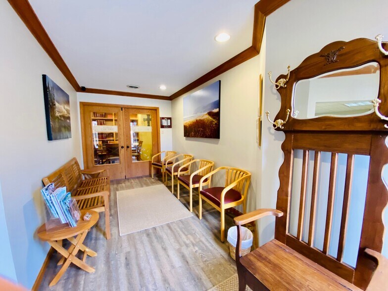 More Photos Of 1401 N Truman Blvd, Festus Office For Lease