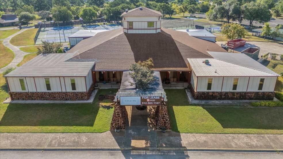 More Photos Of 141 Tahitian Dr, Bastrop Freestanding For Sale