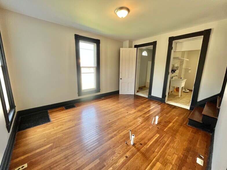 More Photos Of 1085 W Main St, Troy Medical For Sale