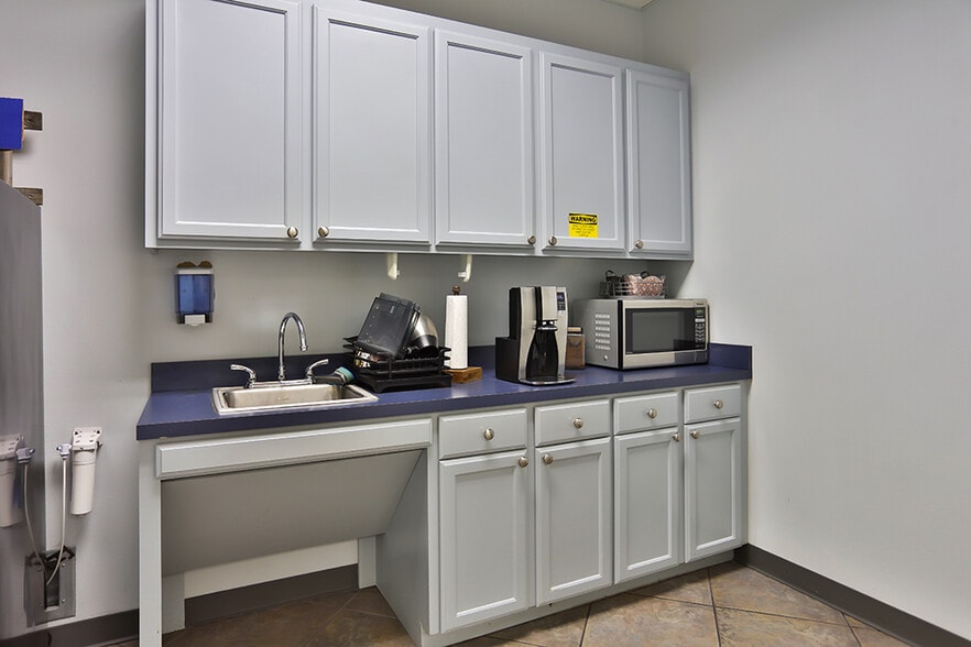 More Photos Of 1209-1215 N FM 3083 Rd E, Conroe Warehouse For Lease
