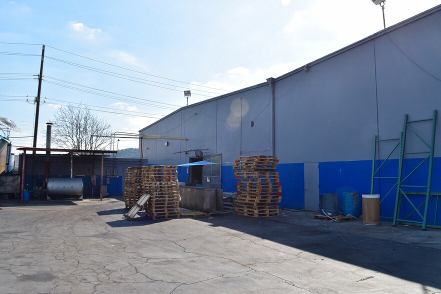 More Photos Of 110 Erie St, Pomona Manufacturing For Lease