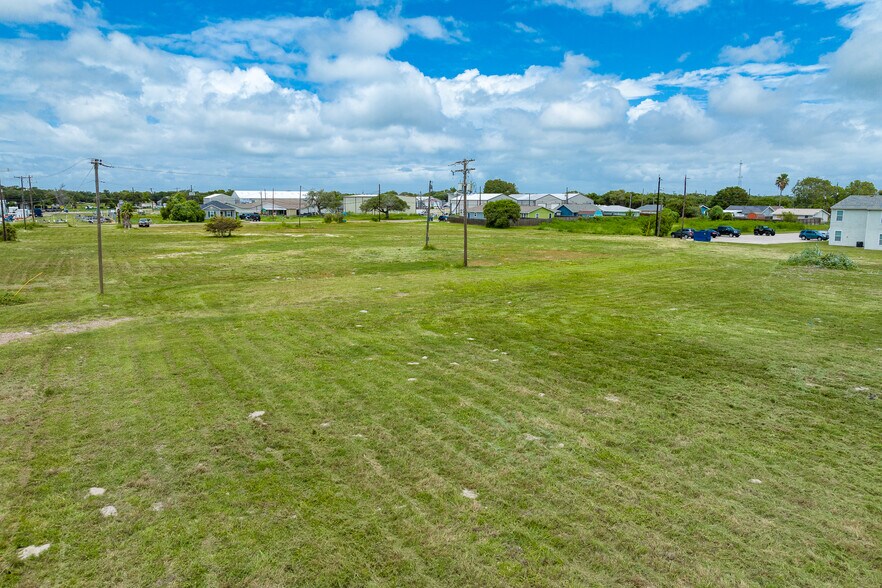 More Photos Of 1004 S Young St, Rockport Land For Sale