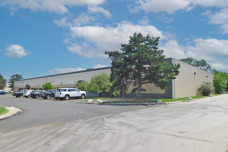Primary Photo Of 1324-1346 Rankin Dr, Troy Light Manufacturing For Lease