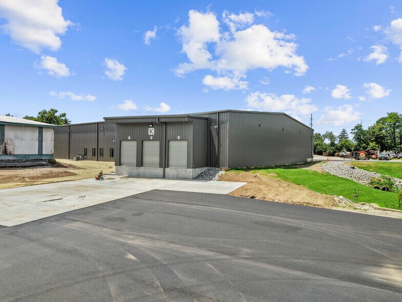 More Photos Of 251 Price Rd, Lexington Warehouse For Lease