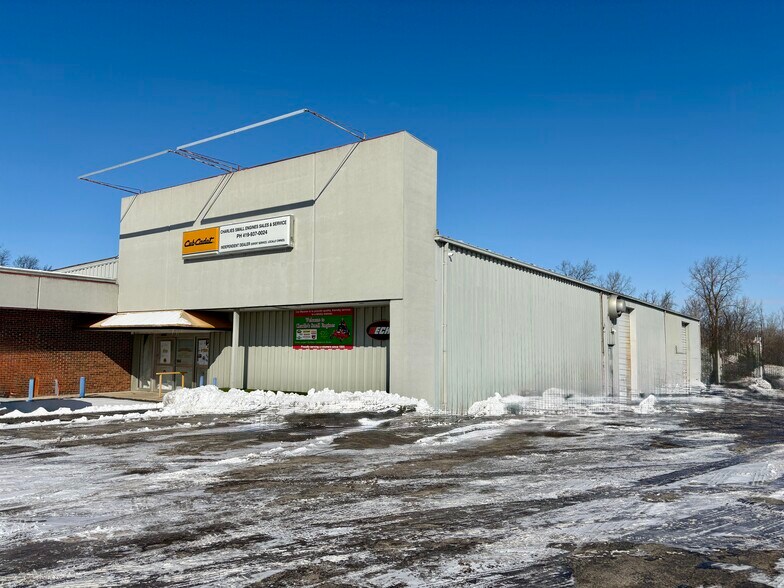 More Photos Of 2525 W Market St, Tiffin Freestanding For Lease