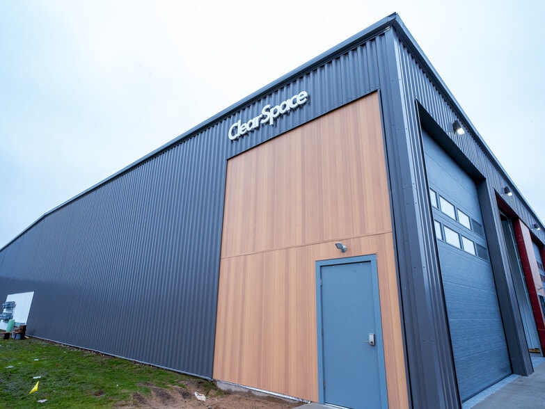 More Photos Of 1009 Conrad Industrial Dr, Ludington Distribution For Sale