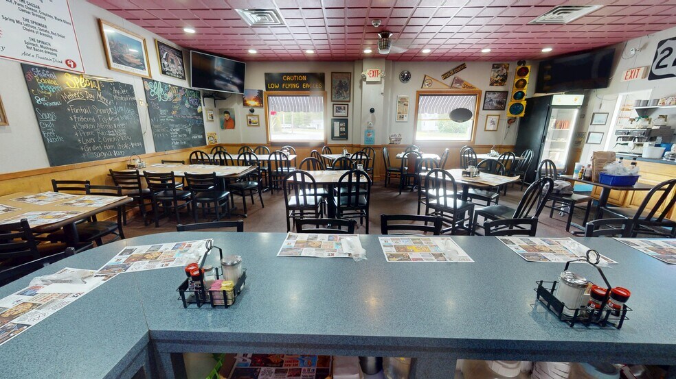 More Photos Of 13524 S Eagle Valley Rd, Tyrone Restaurant For Sale