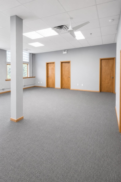 More Photos Of 5527-5543 N Broadway St, Chicago Loft Creative Space For Lease