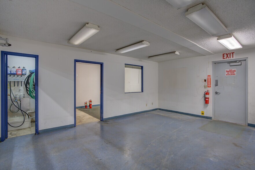 More Photos Of 675 Elkton Dr, Colorado Springs Distribution For Lease