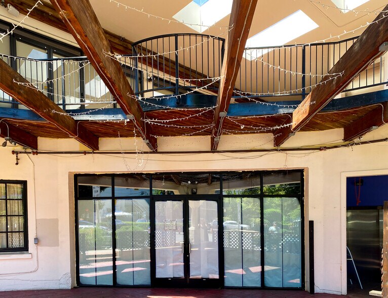 More Photos Of 305 NW 21st Ave, Portland Storefront Retail Office For Lease