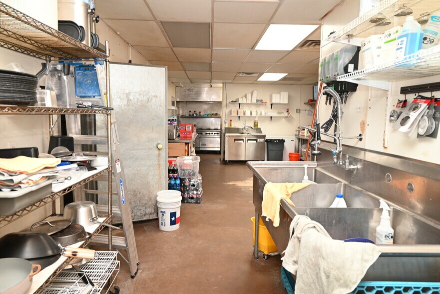 More Photos Of 121 S Berry St, Burkburnett Restaurant For Sale