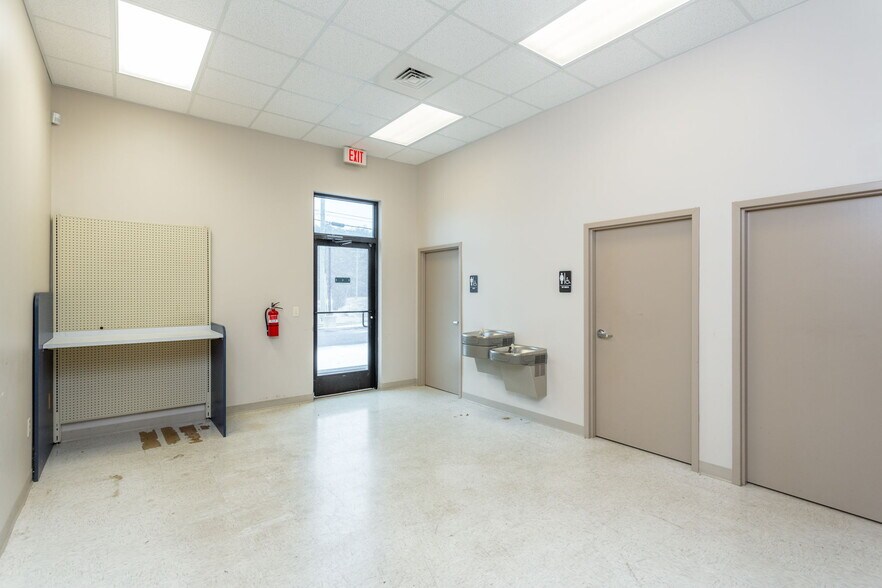 More Photos Of 16 Gosnell, Staunton Medical For Sale