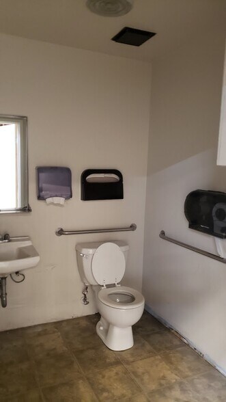 More Photos Of 15330 Tamarack Dr, Victorville Industrial For Sale