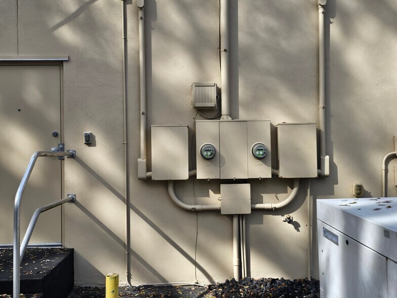 More Photos Of 907 S Woodland Blvd, Deland Office For Sale