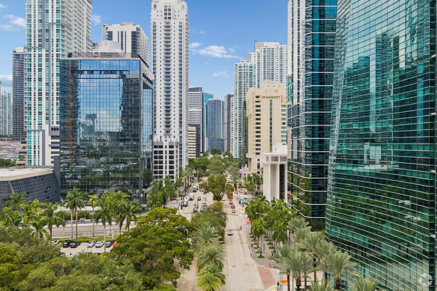 More Photos Of 1221 Brickell Ave, Miami Coworking Space