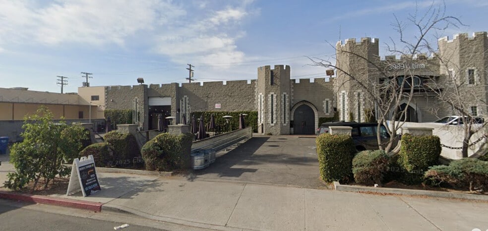 Primary Photo Of 3083 N Lima St, Burbank Flex For Sale