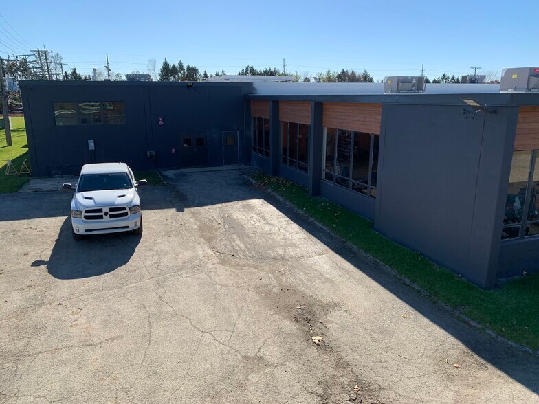 More Photos Of 2000 Gary Ln, Geneva Warehouse For Lease