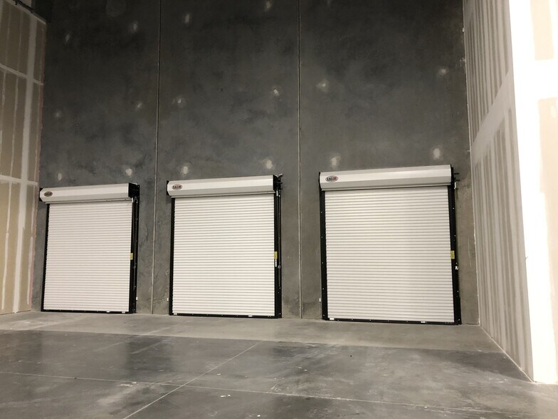 More Photos Of 3135 Lakewood Ranch Blvd, Bradenton Warehouse For Lease