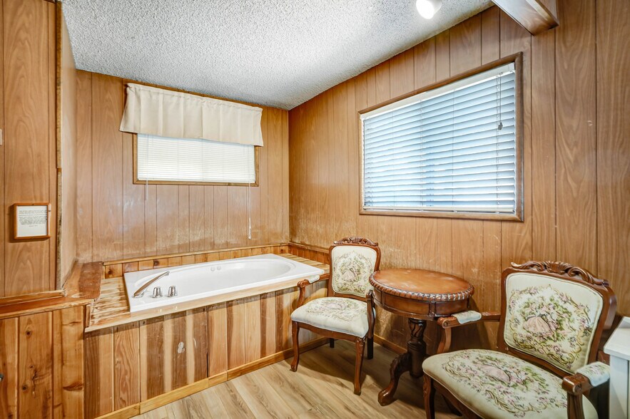 More Photos Of 1054-1098 State Highway 2, Wrightwood Hospitality For Sale