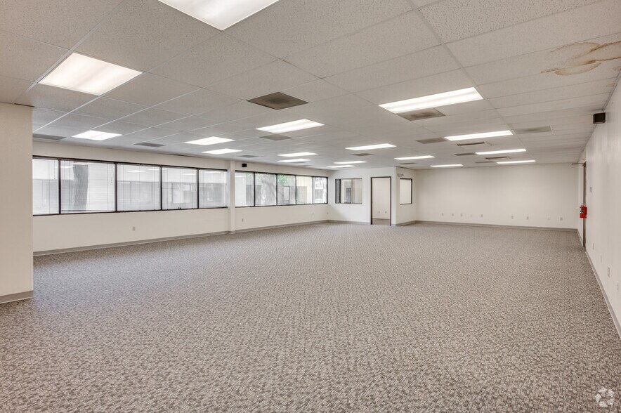 More Photos Of 2942 Daimler St, Santa Ana Office For Sale