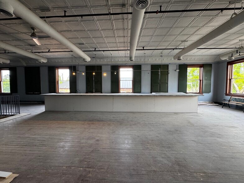 More Photos Of 1100 Main St, Newberry Restaurant For Sale